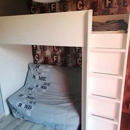 Holiday home Maison De 2 Chambres Avec Piscine Partagee Jardin Amenage Et Wifi A Le Petit Signy-le-Petit